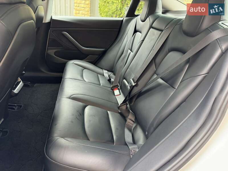 Седан Tesla Model 3 2020 в Вінниці