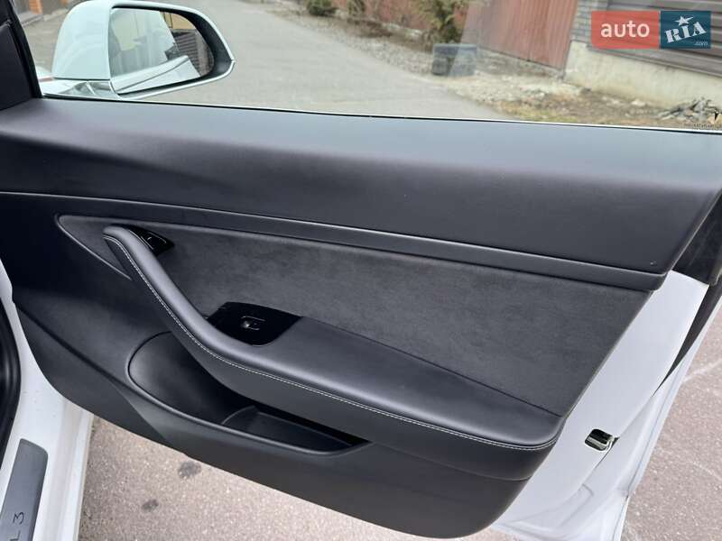 Седан Tesla Model 3 2020 в Вінниці