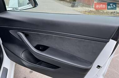 Седан Tesla Model 3 2020 в 