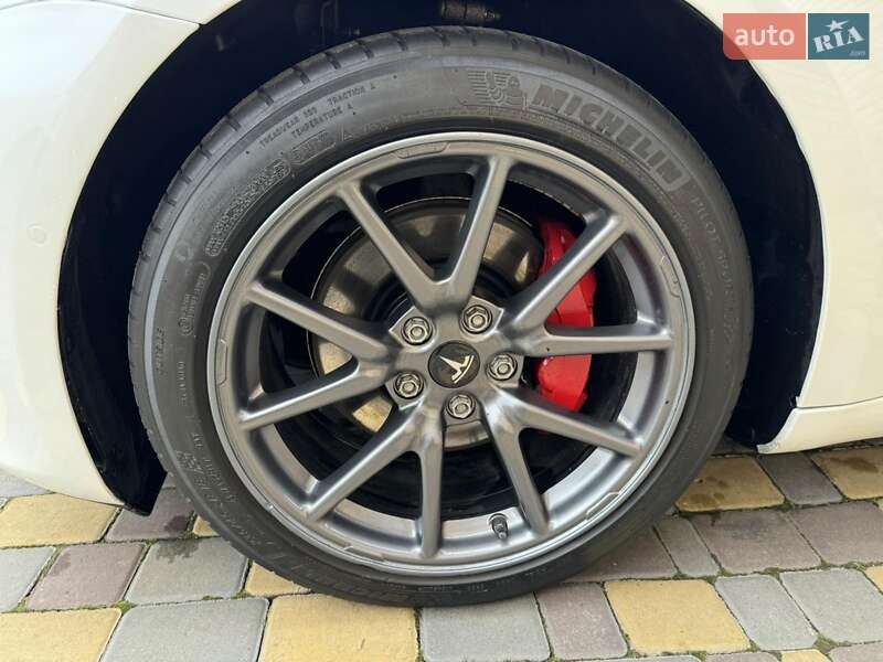 Седан Tesla Model 3 2020 в Вінниці