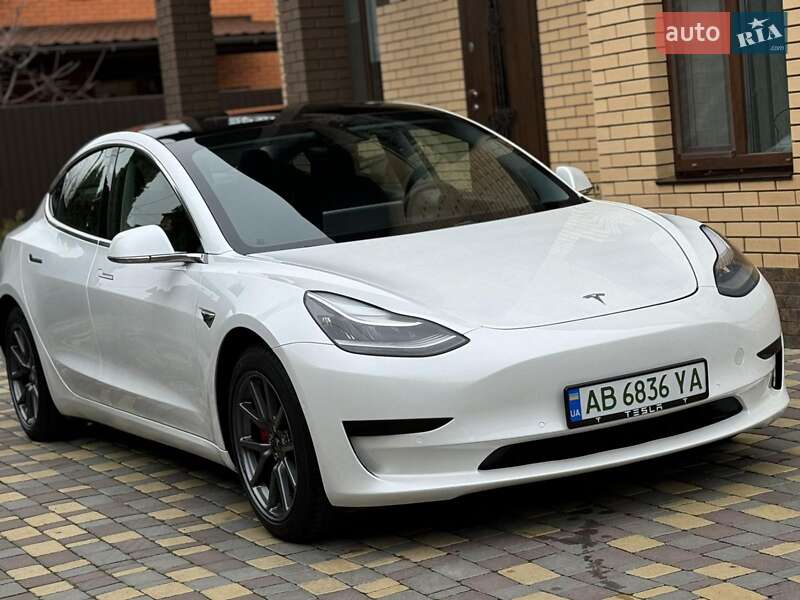 Седан Tesla Model 3 2020 в Вінниці