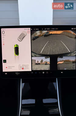 Седан Tesla Model 3 2019 в 