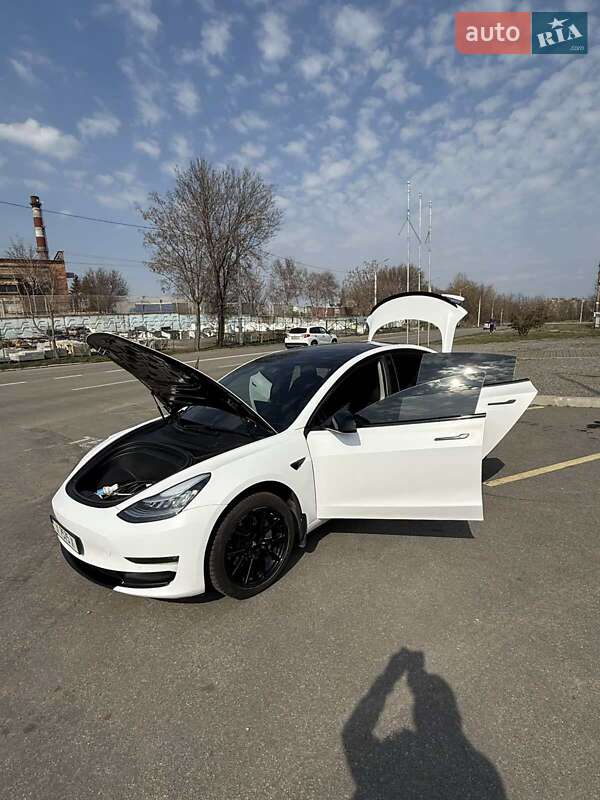 Седан Tesla Model 3 2020 в Днепре
