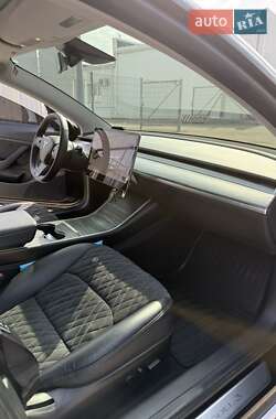 Седан Tesla Model 3 2020 в Дніпрі