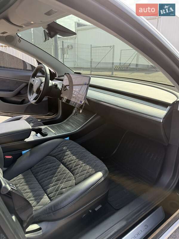 Седан Tesla Model 3 2020 в Днепре