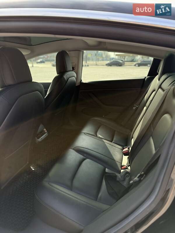 Седан Tesla Model 3 2019 в Харкові