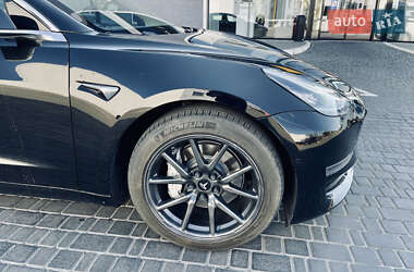 Седан Tesla Model 3 2020 в 