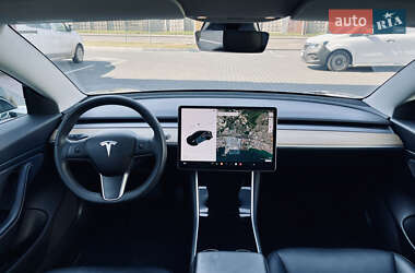 Седан Tesla Model 3 2020 в 