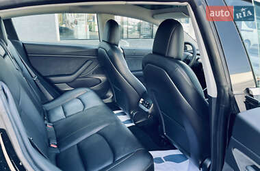 Седан Tesla Model 3 2020 в 