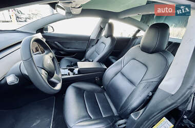 Седан Tesla Model 3 2020 в 