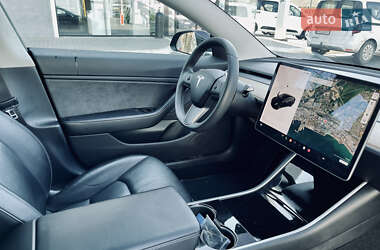 Седан Tesla Model 3 2020 в 