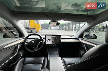 Седан Tesla Model 3 2021 в 