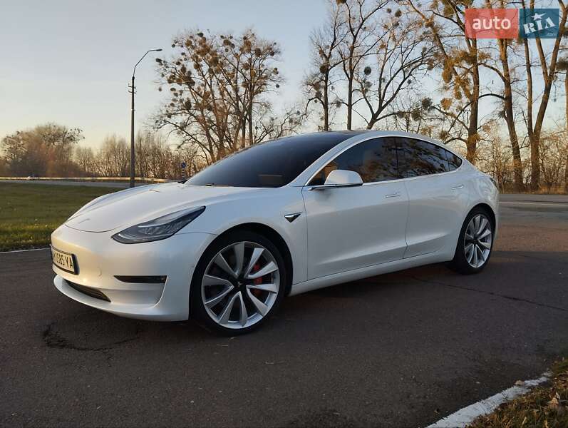 Седан Tesla Model 3 2019 в 
