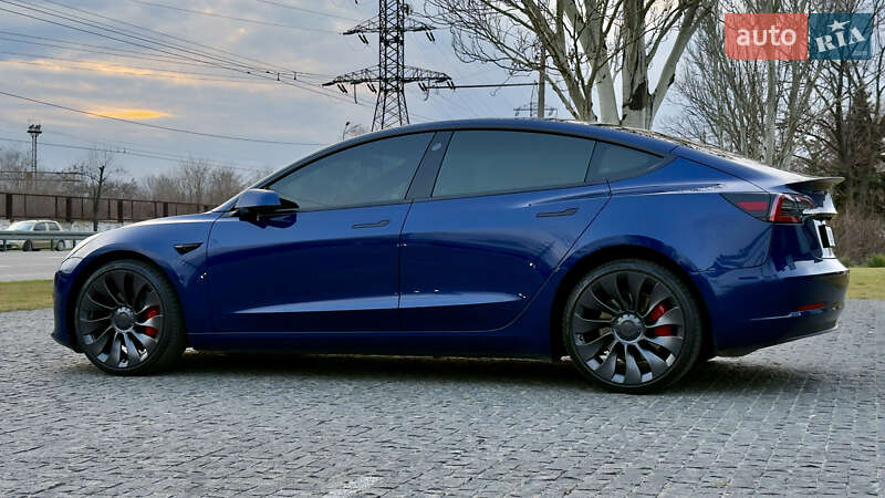 Седан Tesla Model 3 2023 в Днепре