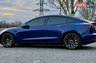 Седан Tesla Model 3 2023 в 