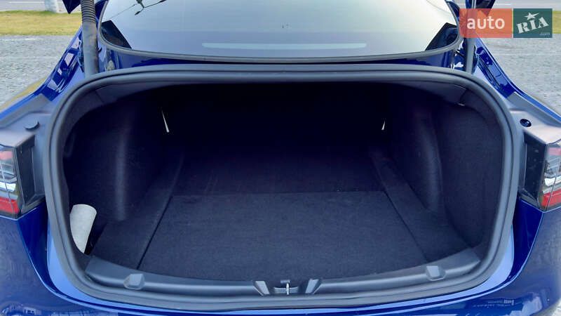 Седан Tesla Model 3 2023 в Днепре