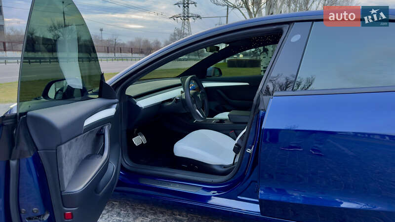 Седан Tesla Model 3 2023 в Днепре