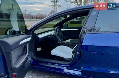 Седан Tesla Model 3 2023 в 