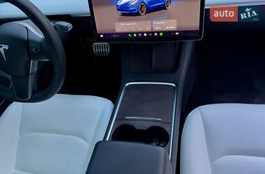 Седан Tesla Model 3 2023 в 