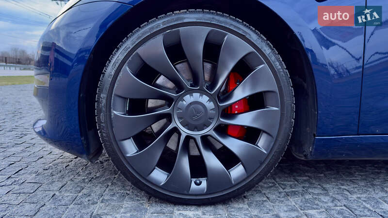 Седан Tesla Model 3 2023 в Днепре