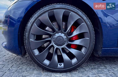 Седан Tesla Model 3 2023 в 
