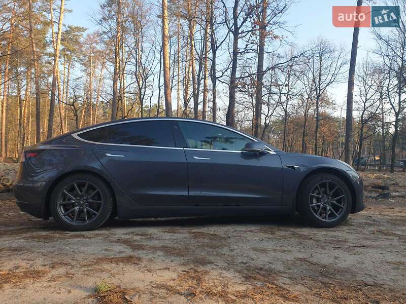 Седан Tesla Model 3 2019 в Києві