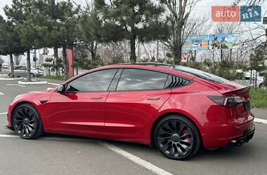 Седан Tesla Model 3 2022 в 