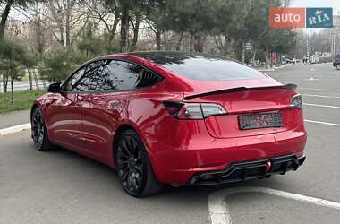 Седан Tesla Model 3 2022 в 