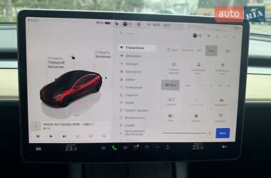 Седан Tesla Model 3 2022 в 