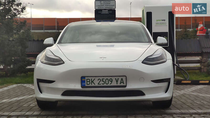 Седан Tesla Model 3 2020 в 