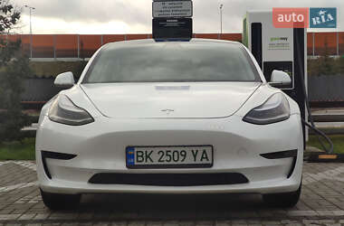 Седан Tesla Model 3 2020 в 