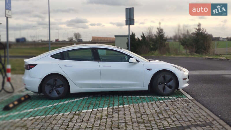 Седан Tesla Model 3 2020 в Киеве