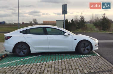 Седан Tesla Model 3 2020 в 