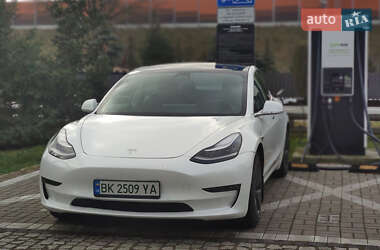 Седан Tesla Model 3 2020 в 
