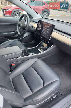 Седан Tesla Model 3 2020 в 