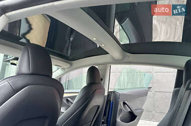 Седан Tesla Model 3 2021 в 