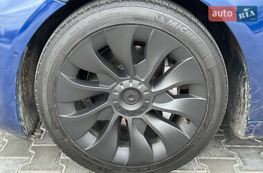 Седан Tesla Model 3 2021 в 