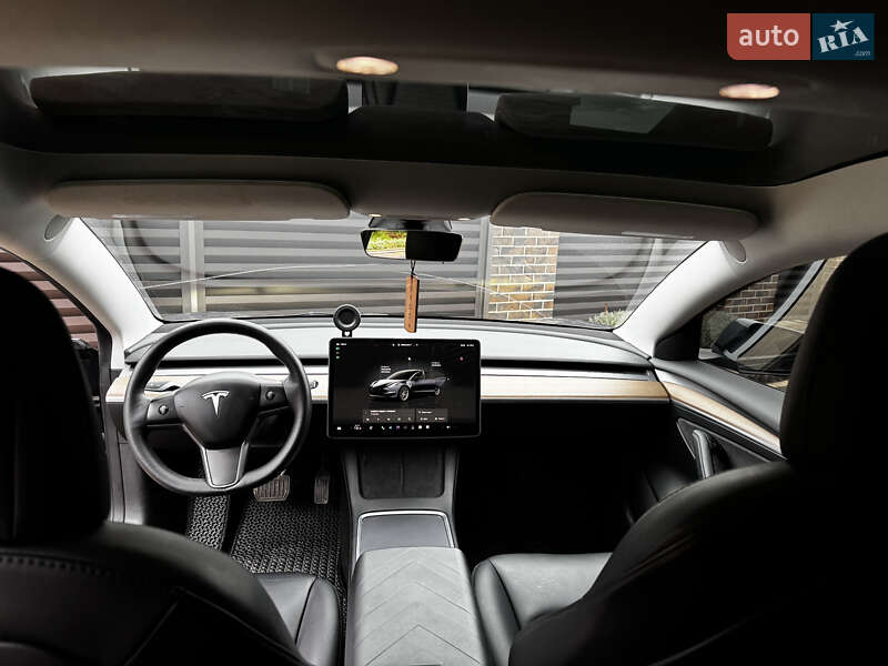 Седан Tesla Model 3 2022 в Луцке