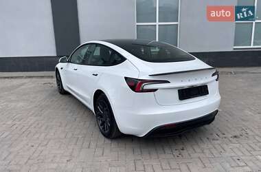 Седан Tesla Model 3 2024 в 