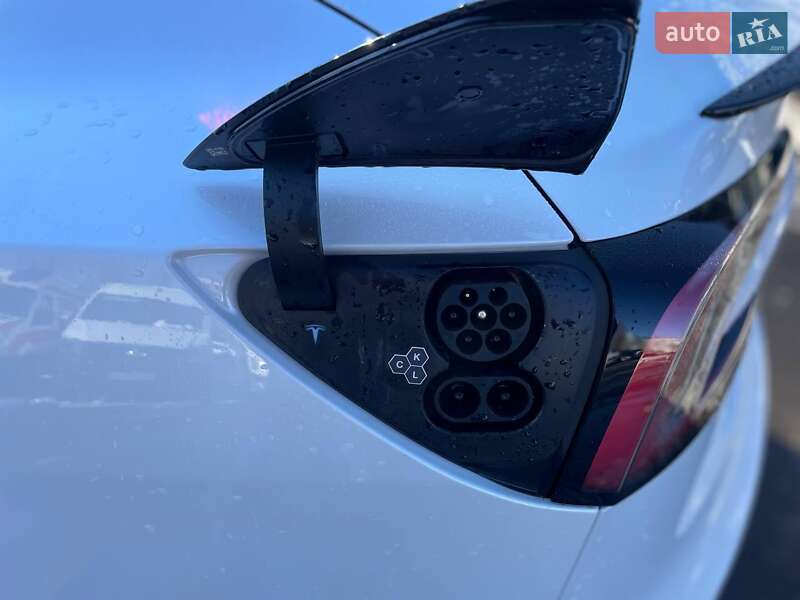 Седан Tesla Model 3 2024 в Киеве