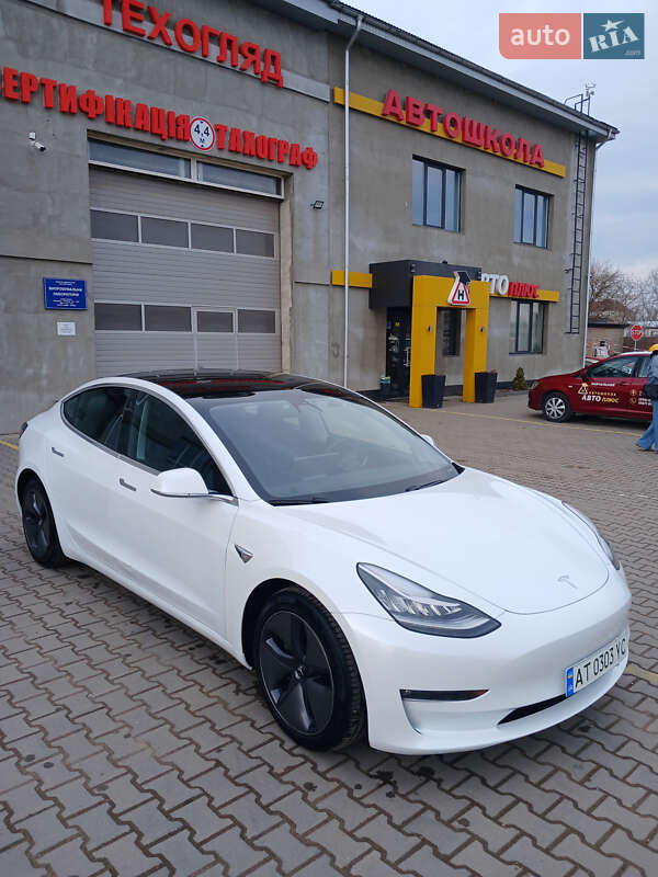 Седан Tesla Model 3 2019 в Коломиї
