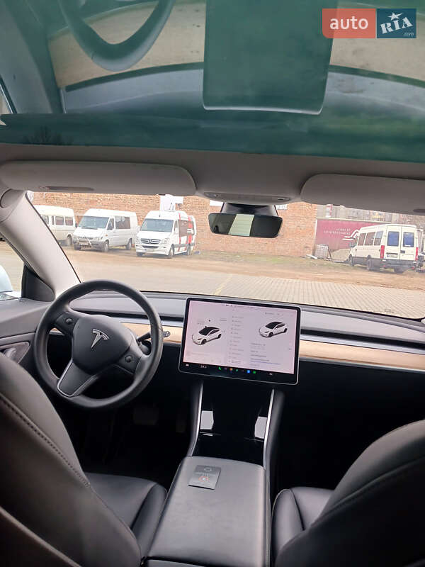 Седан Tesla Model 3 2019 в Коломиї