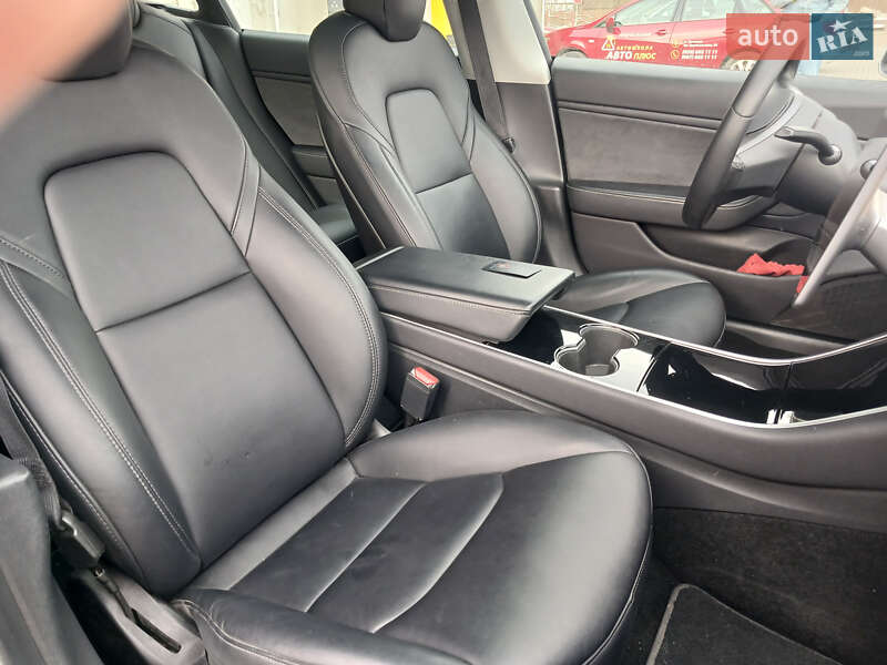 Седан Tesla Model 3 2019 в Коломиї