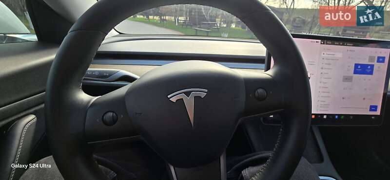Седан Tesla Model 3 2020 в Львове