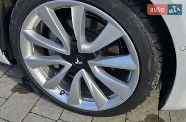 Седан Tesla Model 3 2020 в 