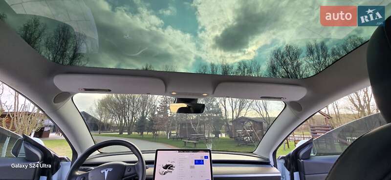 Седан Tesla Model 3 2020 в Львове