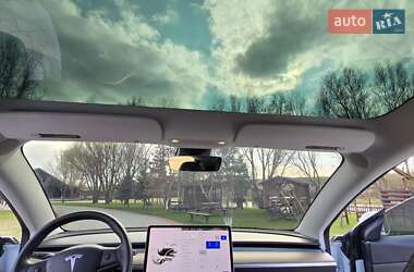 Седан Tesla Model 3 2020 в 