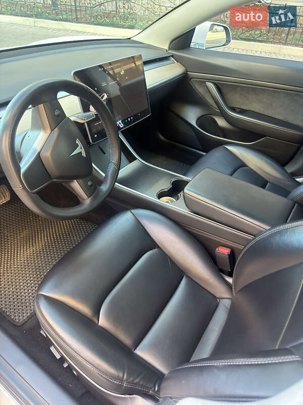 Седан Tesla Model 3 2020 в Києві