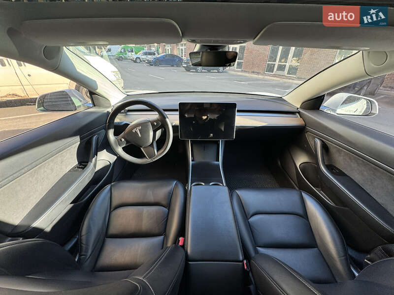 Седан Tesla Model 3 2020 в Києві