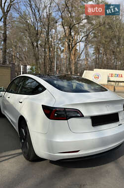 Седан Tesla Model 3 2022 в 